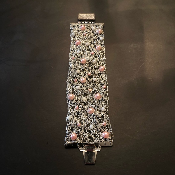 Artisan silver mesh wire and pink bead bracelet. - Picture 3 of 7